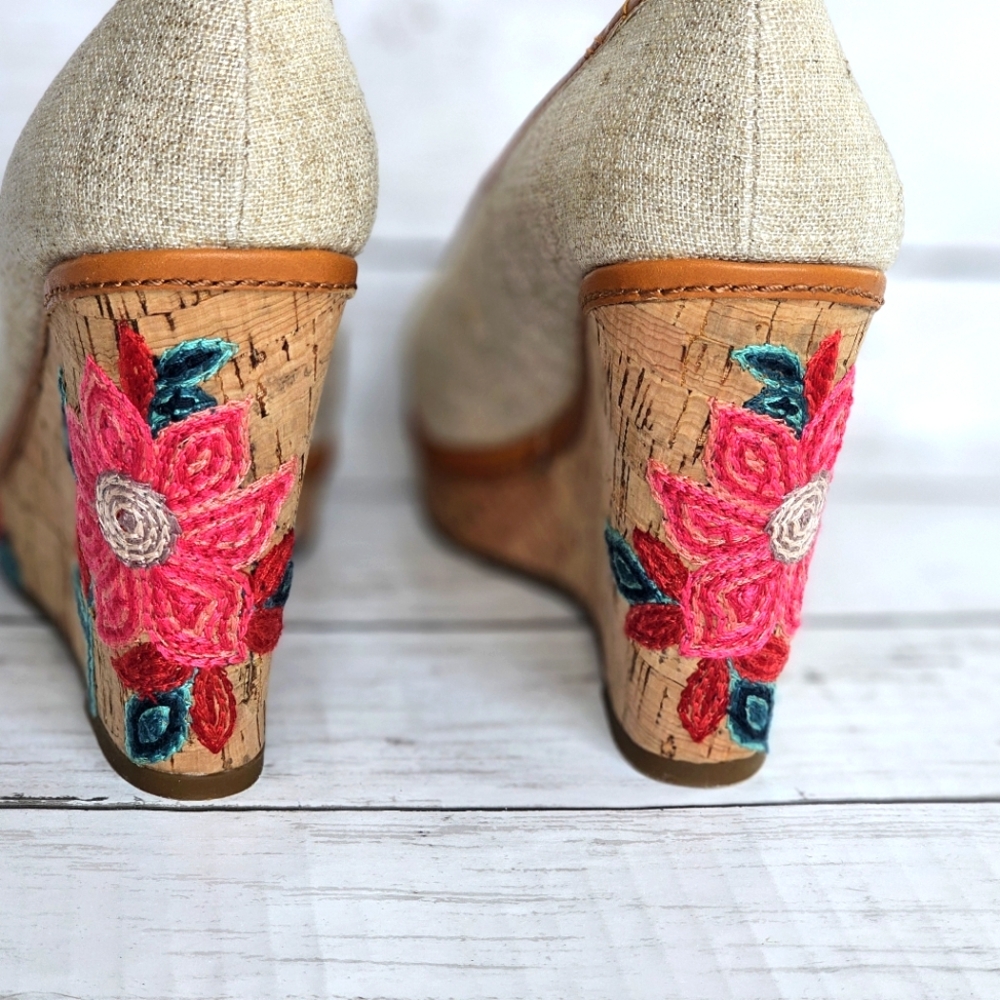 Antonio Melani Embroidered Floral Cork Wedge Sandal Heels Peep Toe Size 7.5M - Picture 8 of 17